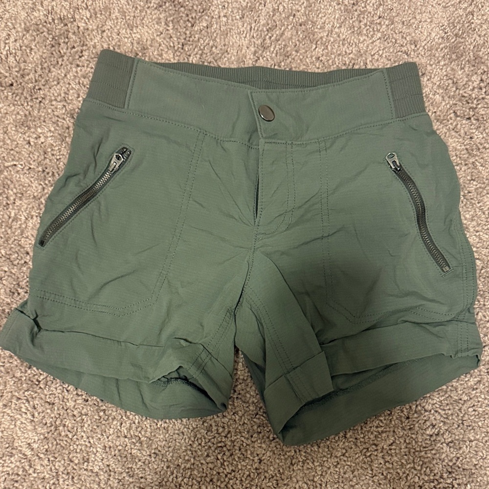 Athleta Trekkie Utility Shorts | Olive Green | Size 0